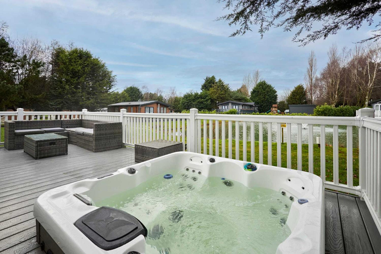 Sport & Beauty 2, Sutton Lodge with Hot Tub, East Riding of Yorkshire