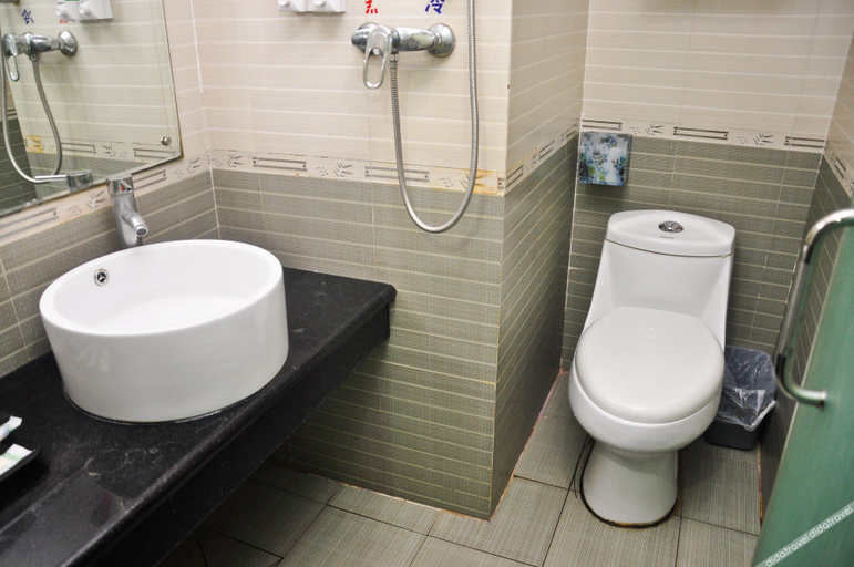 Bathroom 5, Guangwan Hotel, Guangzhou