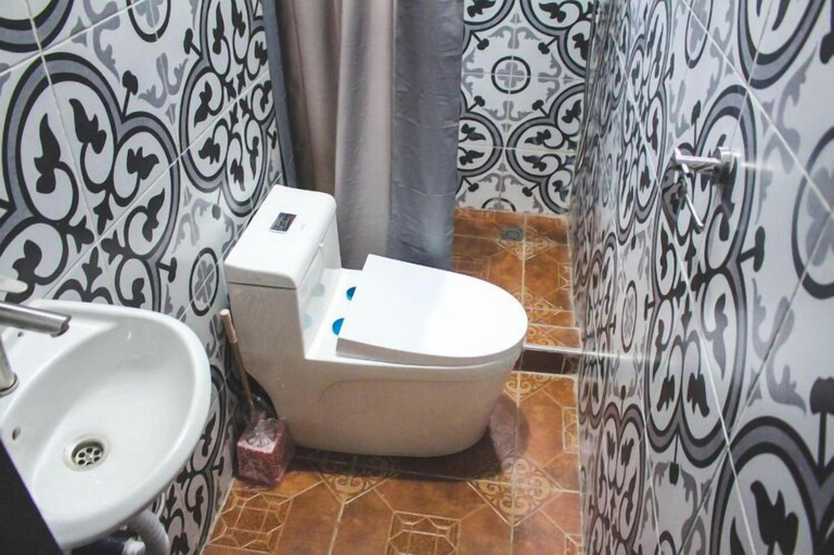 Bathroom 3, High Level Apartment, Accra