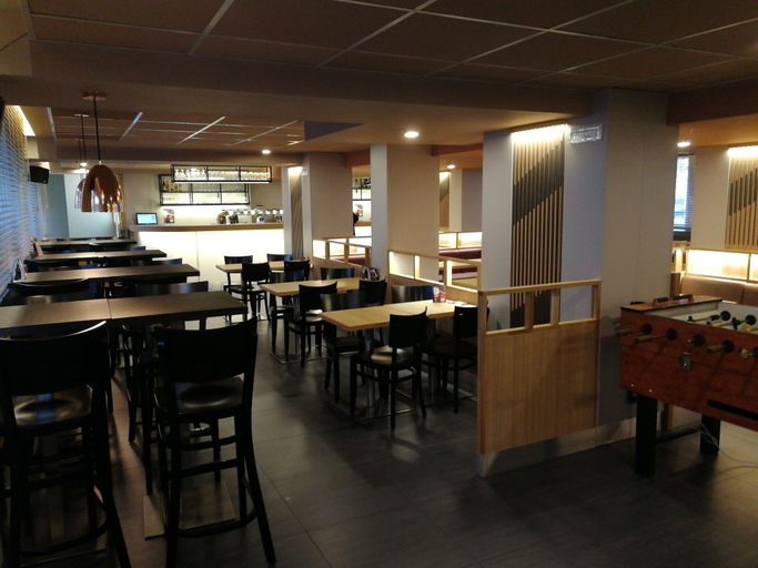 Food & Drinks 5, University Hotel, Praha 8