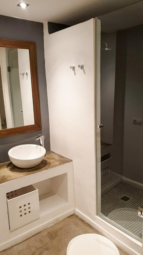 Bathroom, Hotel Raïmblanc, Valencia