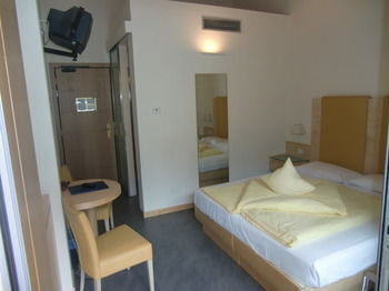 Others 3, Beach Hotel Du Lac, Verona