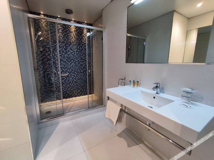 Bathroom 3, Casa D'or Hotel, Beirut