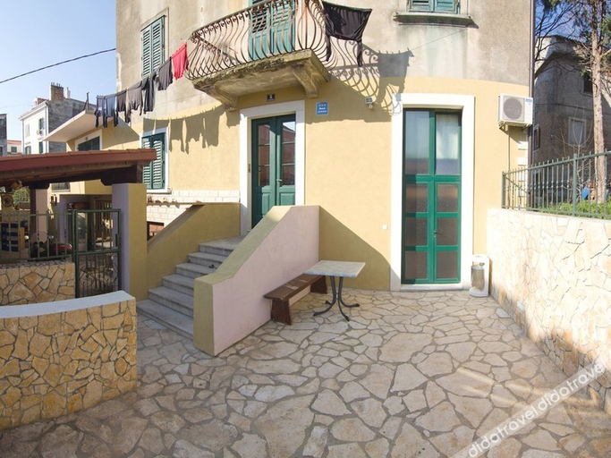 Others 3, Apartman Sanda, Split