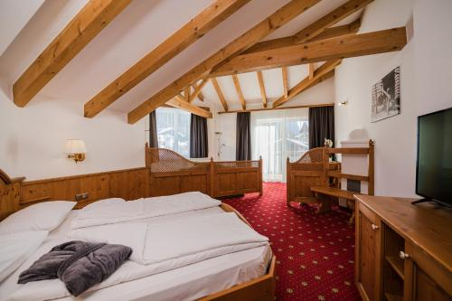 Others 3, Hotel Laurin, Bolzano