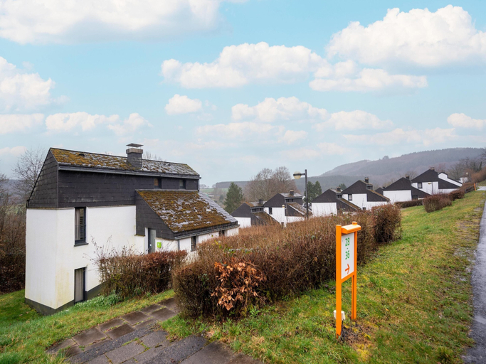 Exterior 1, Spacious Holiday Home in Hambachtal Resort, Birkenfeld