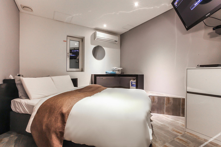 Bedroom 4, Sinchon Jade, Seodaemun