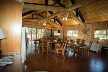 Meeting Facility, DiamondStone Guest Lodges, Deschutes