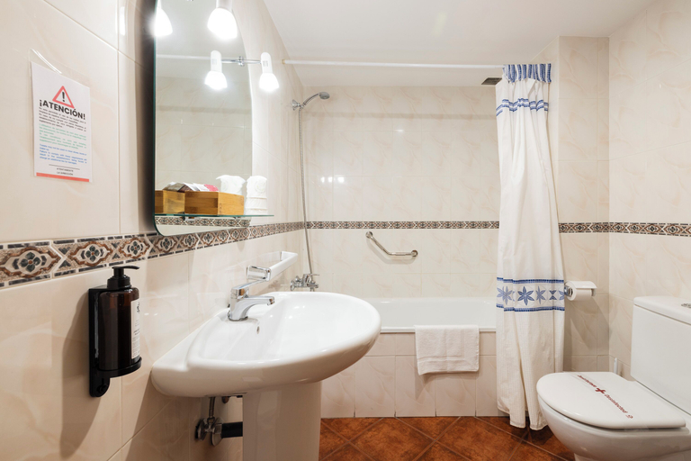 Bathroom 4, HOSTAL PAÑART, Huesca