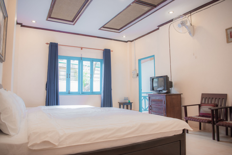 Others 2, Khung Riverside Hotel, Vientiane