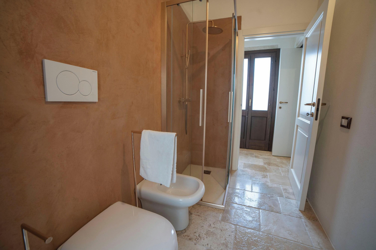 Bathroom 2, Corte San Giorgio Apartments with airco, Lecce