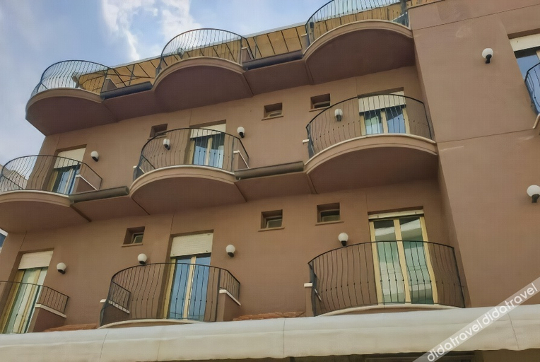 ��他, Noah Beach Hotel, Rimini