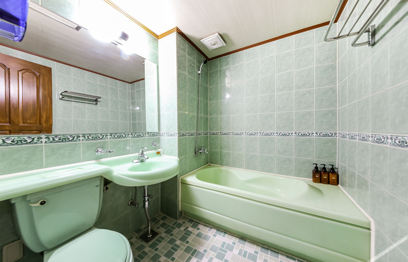 Bathroom, Mokpo Haevichi, Muan