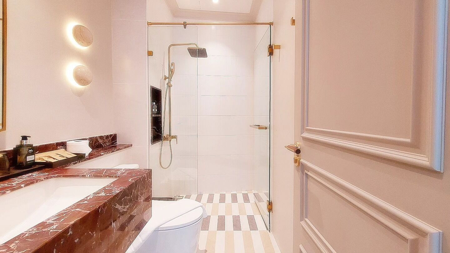 Bathroom 2, Marwin Monique Hotel, Ratchathewi