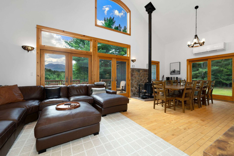 Room 3, Whiteface Views Hot Tub Game Room Dog Friendly, Essex