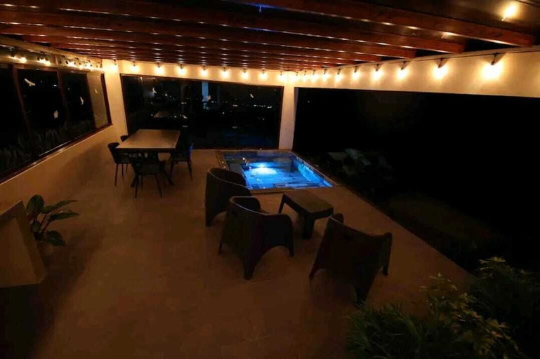 Food & Drinks 5, Villas Jawara, San Carlos