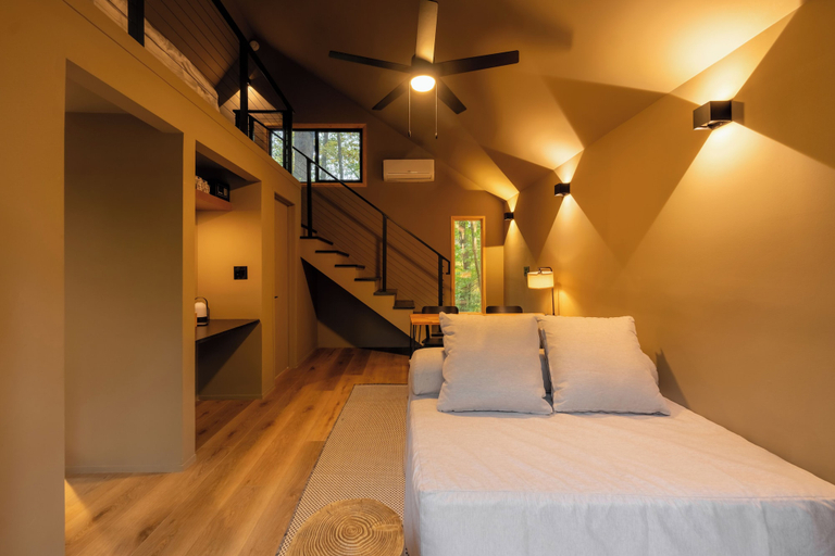 Room 2, Everlake Georgia, Newton