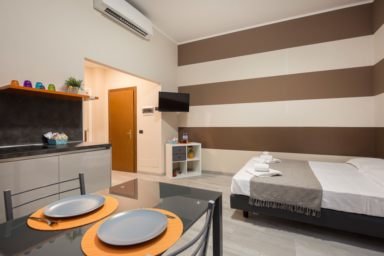 Others 5, Residence La Red, Milano