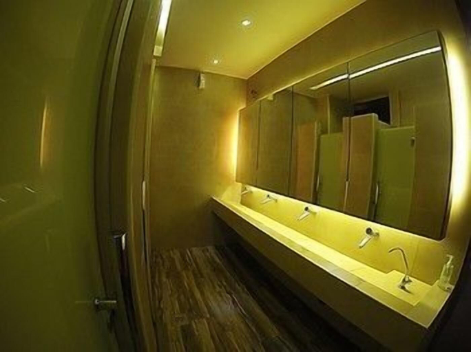Bathroom 3, Here Hotel, Johor Bahru