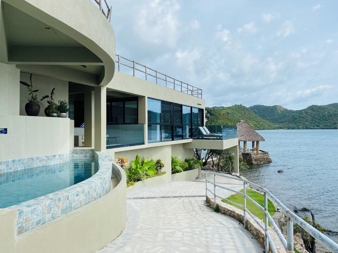 Infinity pool 2, The Waterfront Studio, Busuanga