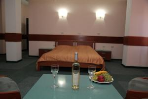 Others 2, Hotel Cingo