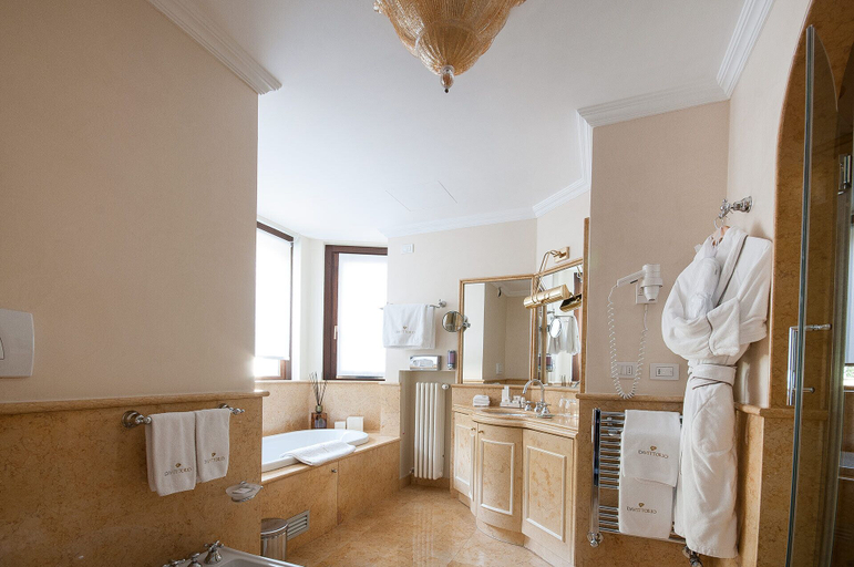 Bathroom 5, Relais Chateaux Da Vittorio, Bergamo