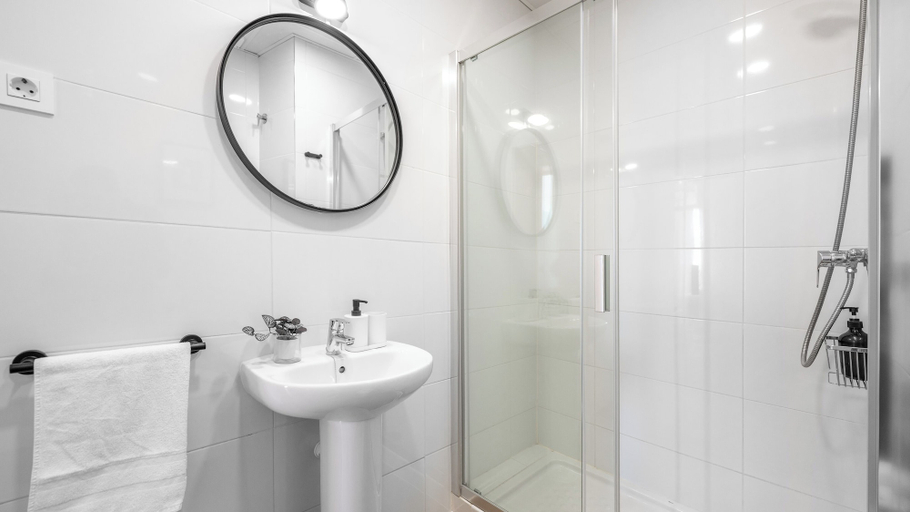 Bathroom 3, Apartamentos Alcazaba, Málaga