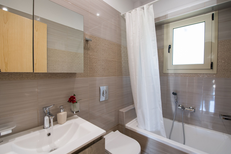 Bathroom 5, Bounatsa Studios & Apartments, Ionian Islands