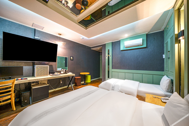 Bedroom 4, Suwon City Hall Station Block 24, Suwon