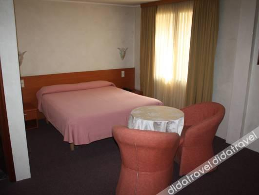Others 5, Auberge Gaglioti, Luxembourg