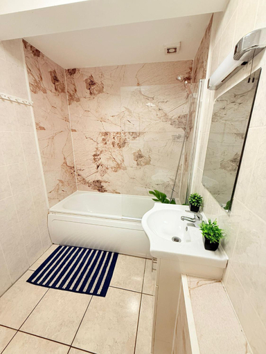 Others 2, Portobello Guest Rooms, London