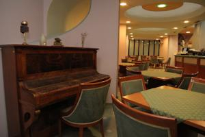 Others 5, Hotel Cingo