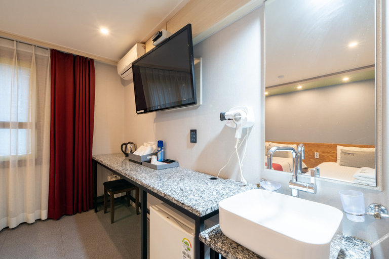 Bathroom 5, Busan Seomyeon X, Busanjin