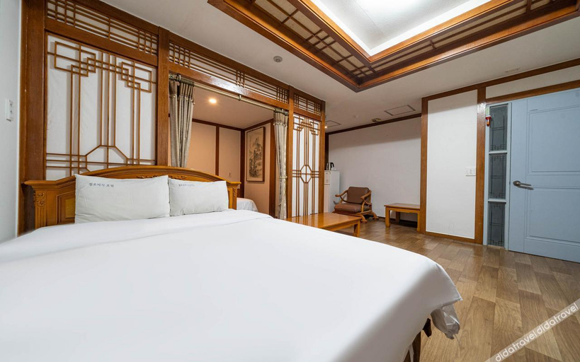 Others 3, Hotel Chungcho, Sokcho