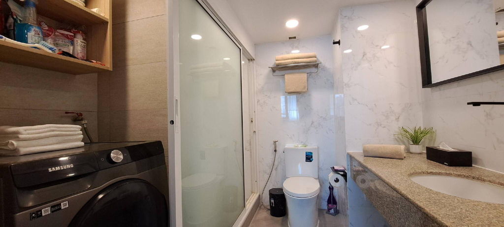 2, Stylish New Condo in NANA, Khlong Toey