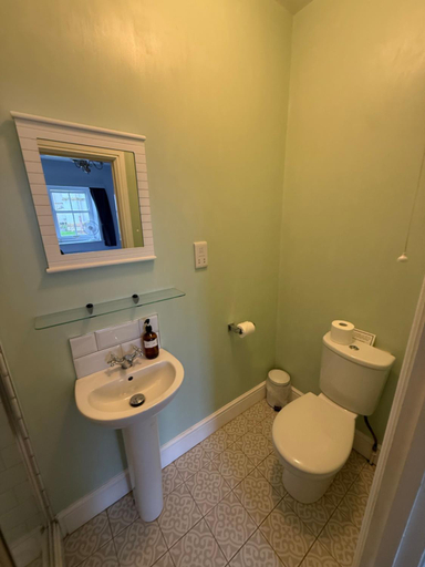 Bathroom 2, The Nags Head - Room only accommodation, Dorset