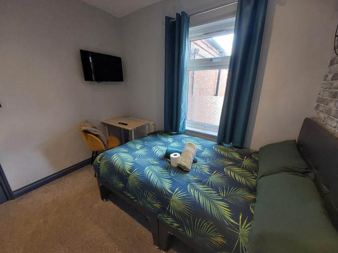 Bedroom 2, Tudor Road House, Leicester