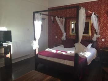 Others 3, Leaside Hotel, Luton