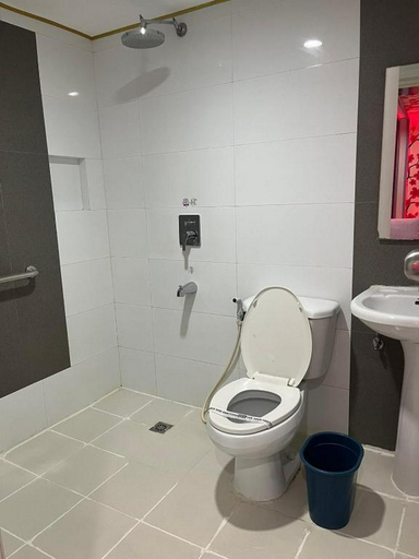 Bathroom 2, Hotel Sogo Quirino Avenue, Manila City