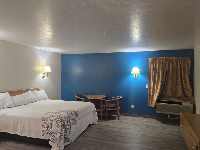 Bedroom 4, Economy Inn, Juab