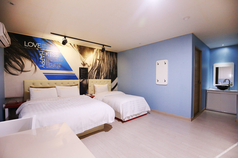 Bedroom 4, Nonsan Mountain Hotel, Nonsan