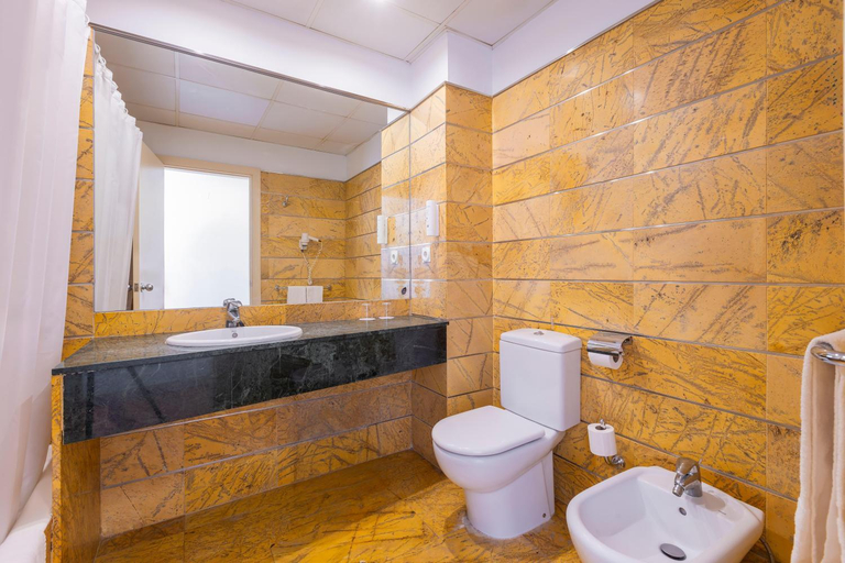 Bathroom 4, Roquetas Beach, Almería