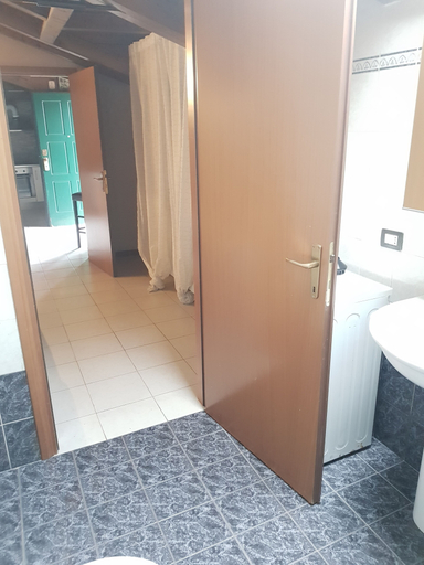 Bathroom 3, Leonardo Da Vinci Apartment, Milano