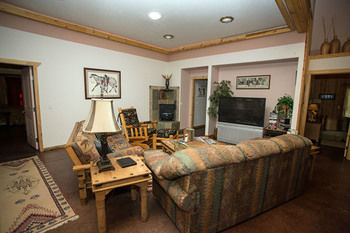 Living Area 5, DiamondStone Guest Lodges, Deschutes