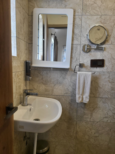 Bathroom 3, Nirvana Club Resort and Spa, Bangalore