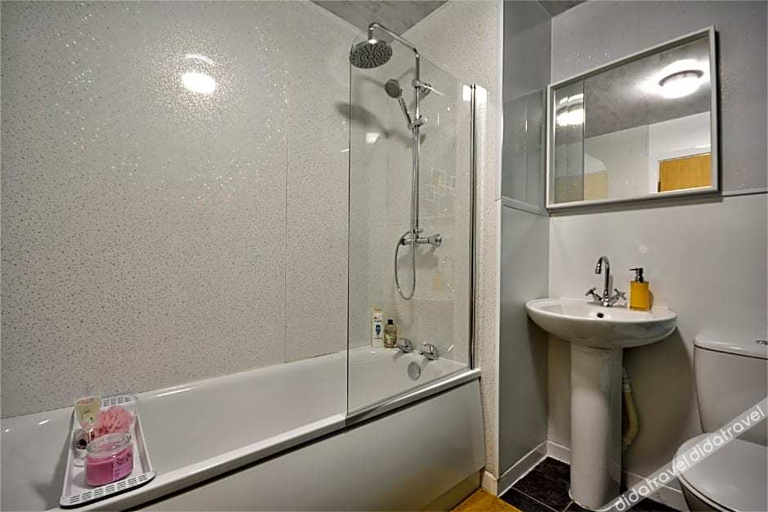 Others 4, Manchester Townhouse by Bevolve - 4 Bedrooms - Free Parking, Manchester