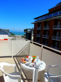 Others 3, Hotel Tritone, Rimini