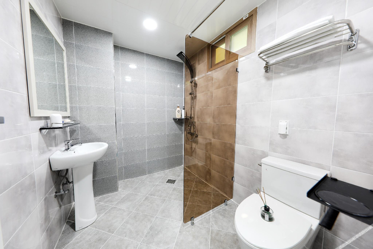 Bathroom, Samcheok the attraction pension, Samcheok