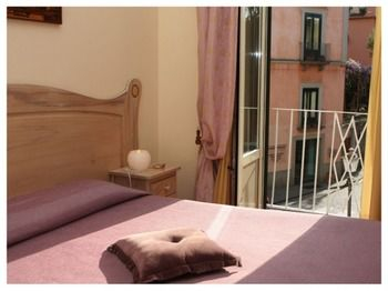 Others 2, Divina House B&B, Napoli