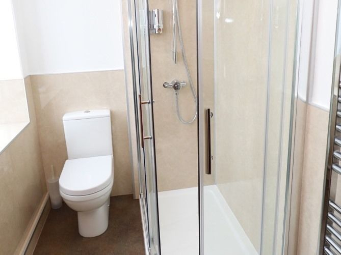 Bathroom 4, The Famous Star Hotel, Dumfries and Galloway